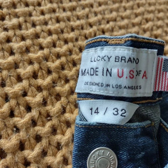 ✂️ NWOT ✂️ Lucky Brand denim - Picture 3 of 5